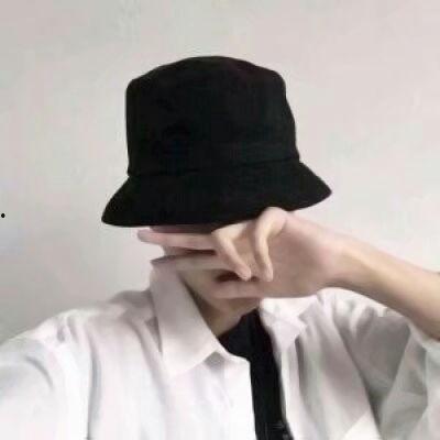 男网红戴帽子图片,揭秘男网红的时尚帽子造型