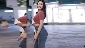 秦皇岛网红街拍美女,网红美女生动演绎潮流风尚